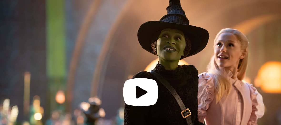 Sc&egrave;ne f&eacute;&eacute;rique du film Wicked avec sorci&egrave;re et princesse, com&eacute;die musicale attendue en juillet 2025