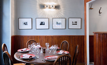 Interior atmosphere and table decoration of Astier restaurant
